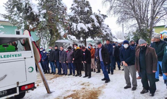 Otobüs kazasında hayatını kaybeden öğretmen Afyonkarahisar&#039;da toprağa verildi