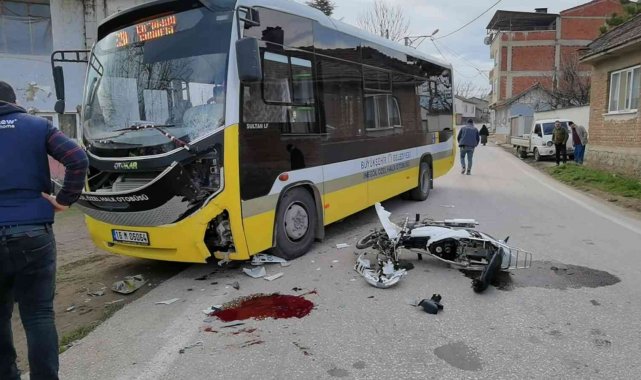 Otobüsle çarpışan motosiklet sürücüsü kurtarılamadı