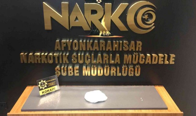 Otobüsle seyahat eden yolcunun bavulundan kokain çıktı