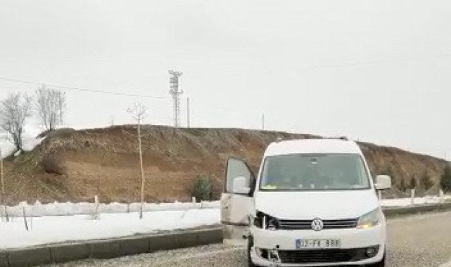 Otomobil ile hafif ticari araç çarpıştı: 4 yaralı