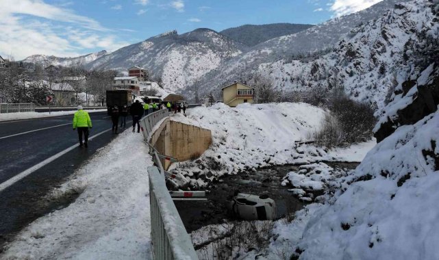 Otomobil köprüden Harşit Çayına uçtu: 1 yaralı