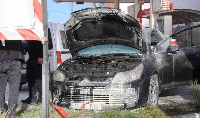 Otomobilde çıkan yangın vatandaşlar tarafından söndürüldü
