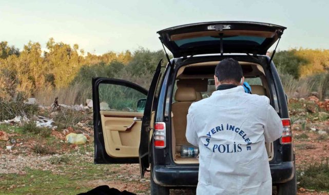 Otomobilin camını kırıp 30 bin liralık bilgisayar çaldılar, köşeye sıkışınca araçlarını bırakıp kaçtılar