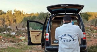 Otomobilin camını kırıp 30 bin liralık bilgisayar çaldılar, köşeye sıkışınca araçlarını bırakıp kaçtılar