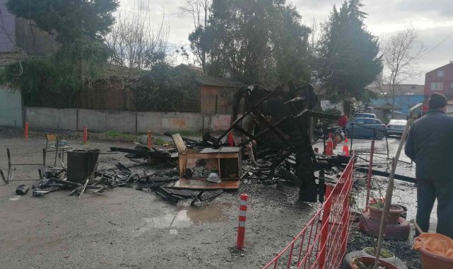 Otopark içinde yanan konteyner küle döndü