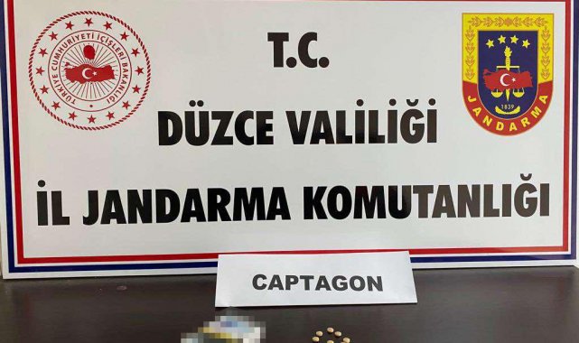 Otoyolda durdurulan araçtan satışı yasak hap çıktı