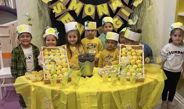 Oyuncak ve Sanat Atölyesi'nde çocuklarla atölye çalışmaları