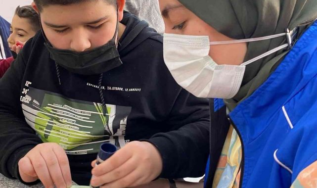 Özel bireylerle özel kartondan evler yapıldı