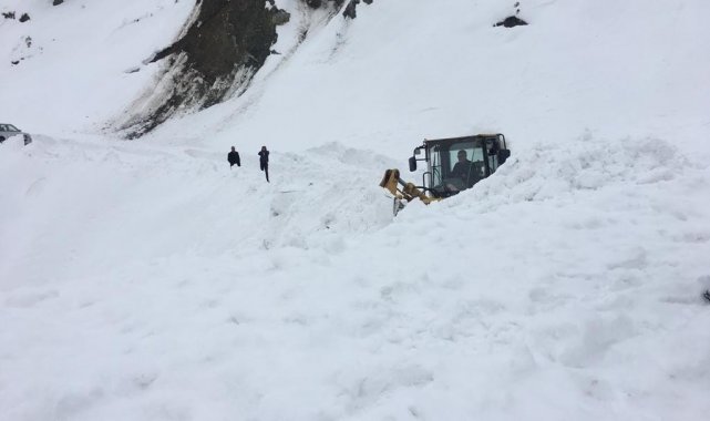 Özel idare ekipleri karla mücadeleye devam ediyor
