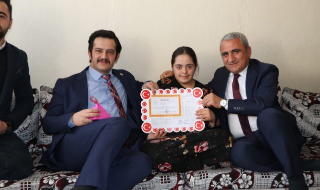 Özel öğrenciye evde karne sürprizi