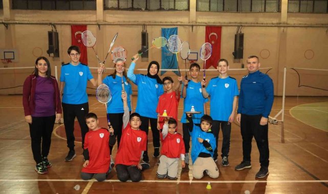 Pamukkale Belediye Spor Kulübü'nün engelli badminton takımı faaliyete geçti