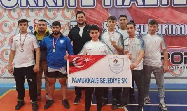 Pamukkale Belediyespor haltercileri Türkiye şampiyonasında derece peşinde