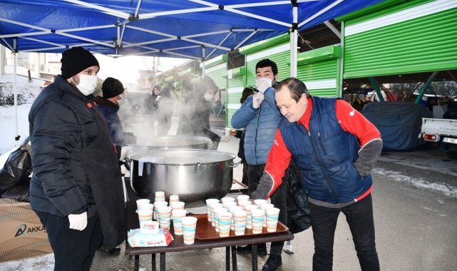 Pazarcıların içini ısıtan ikram