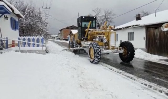 Pazaryeri'ni Bursa'ya bağlayan Ahı Dağı'nda karla mücadele çalışmaları