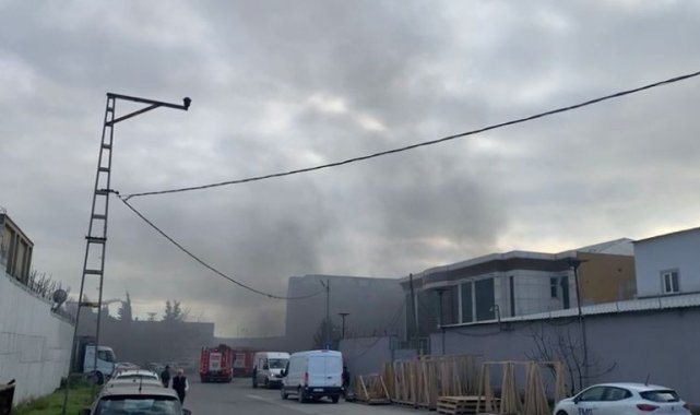 Pendik&#039;te demir fabrikasında patlamanın ardından yangın çıktı