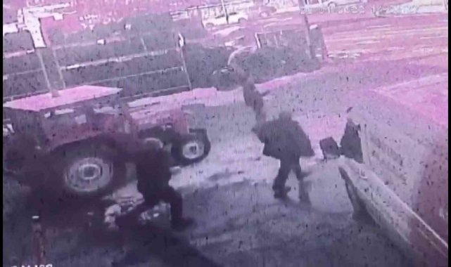 Pendik&#039;te yan yatan kamyonu görüntüleyip haber spikeri gibi kazayı anlattı