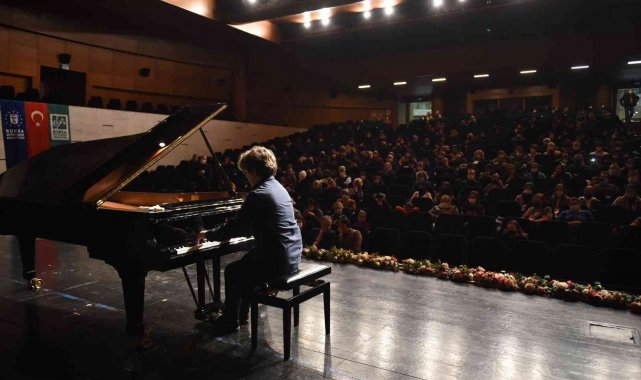 Piyanonun yıldızları Bursa&#039;da parlıyor