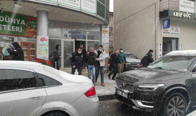 Poliklinikteki alacak verecek meselesi kanlı bitti: 1 yaralı