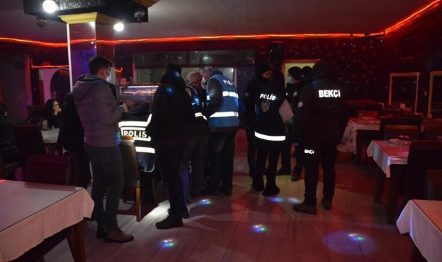 Polis yaptığı baskında çok sayıda kaçak içki ele geçirdi