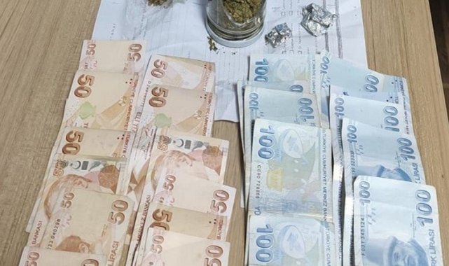 Polisi görünce uyuşturucu dolu kavanozu dışarı attı