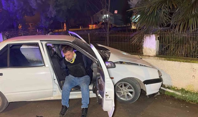 Polisten kaçan otomobil kaza yaptı: 4 yaralı