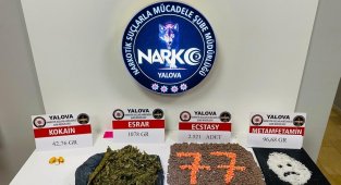 Polisten kaçan otomobilden yüklü miktarda uyuşturucu çıktı