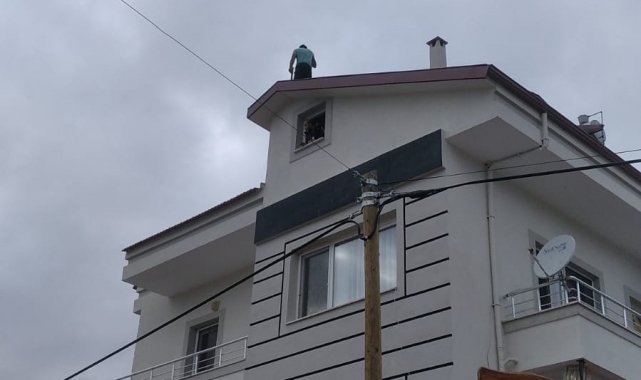 Polisten kaçtı, çatıya çıktı, sonunda gözaltına alındı