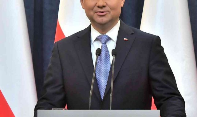 Polonya Devlet Başkanı Duda'ya "moron" diyen yazar hakkında açılan dava reddedildi