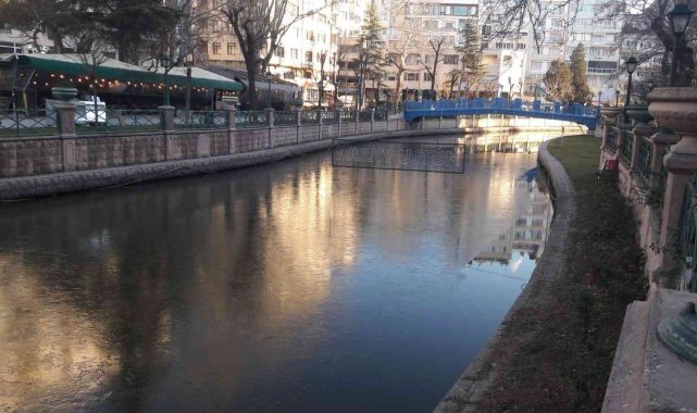 Porsuk&#039;un üzeri buz tabakasıyla kaplandı
