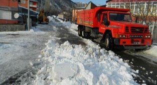 Posof Belediyesi'nin kar çalışması devam ediyor