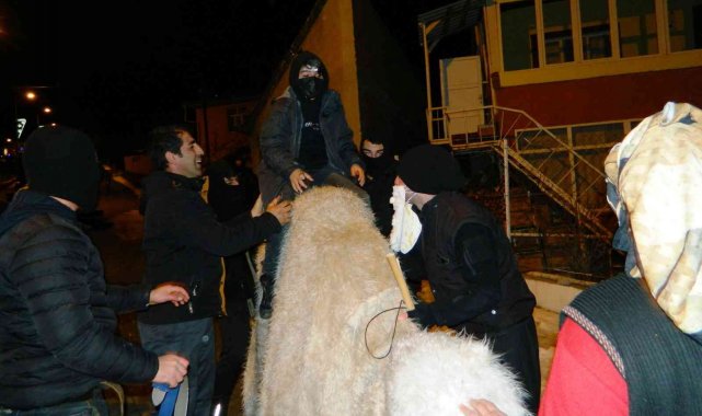 Posof yeni yılı halaylarla karşıladı