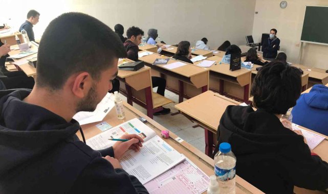 Prof. Dr. Necmeddin Erbakan Fen Lisesi öğrencilerine ÖSYM standartlarında deneme sınavı