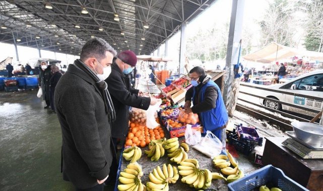Pursaklar Belediye Başkanı Çetin'den pazarda gıda denetimi