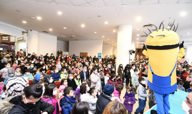 Pursaklar mutlulukla gülümseyen çocuklarla dolu