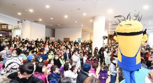 Pursaklar mutlulukla gülümseyen çocuklarla dolu