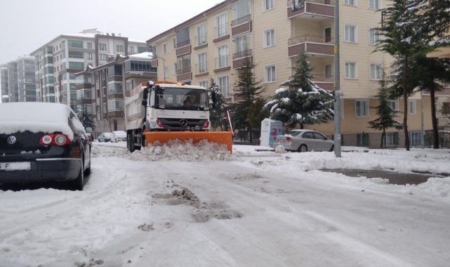 Pursaklar'da her an her dakika her sokakta karla mücadele