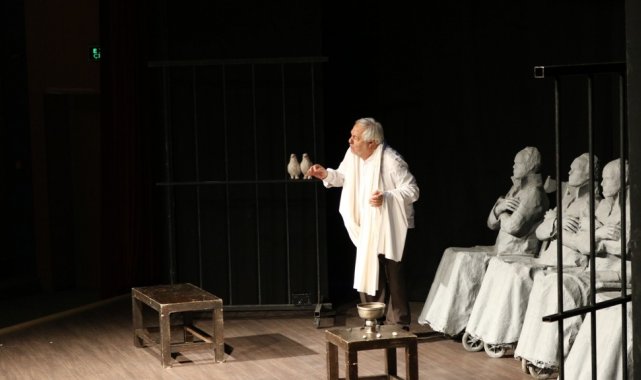 "Adalet, Sizsiniz" oyunu Bodrum'da sahne aldı