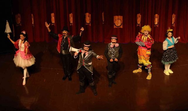 "Gökkuşağının Altında" oyunu yoğun ilgi gördü