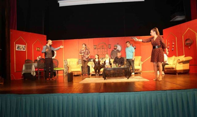 &quot;Kurtar Beni Damat&quot; oyunu sahnelendi