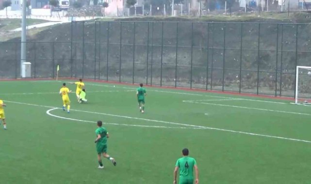 Rakiple çarpışan kalecinin kaburgası çatladı