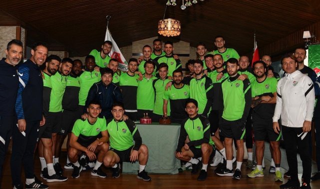 Ramazan Keskin ve Onur Atasayar'a doğum günü sürprizi