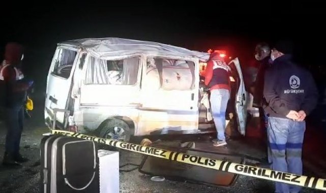 Refüje çarparak takla atan minibüs karşı şeride geçti: 1 ölü, 1 yaralı