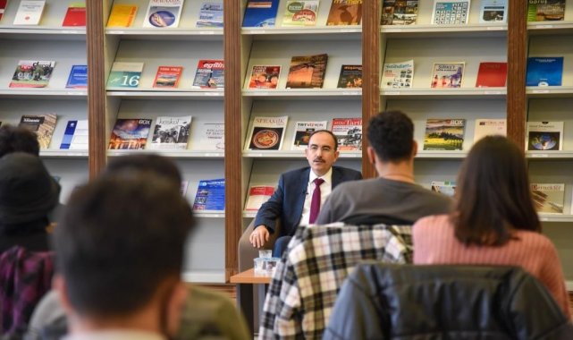 Rektör Beydemir, öğrencilerle bir araya geldi