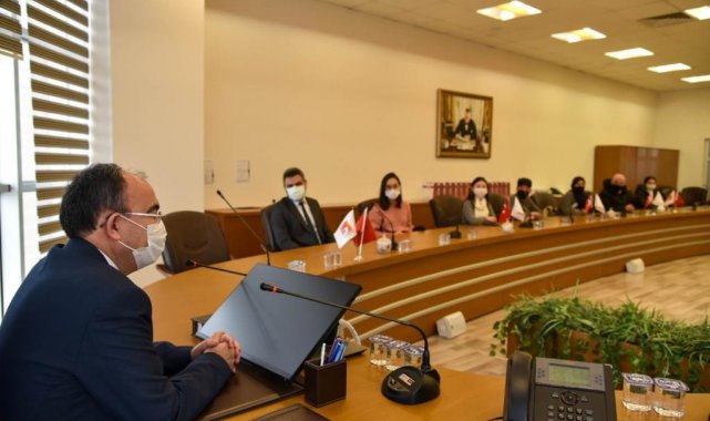 Rektör Beydemir TÖMER öğrencileriyle bir araya geldi