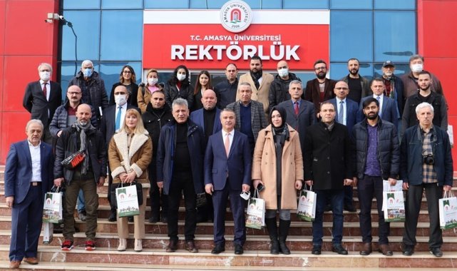Rektör Elmacı gazetecilerle bir araya geldi