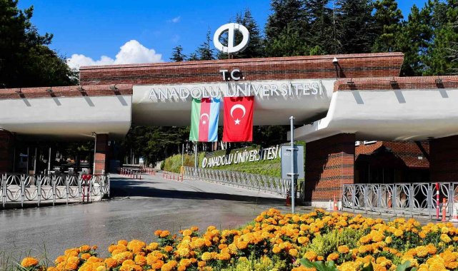 Rektör Erdal&#039;dan Karabağ Zaferi anısına 44 öğrenciye burs müjdesi