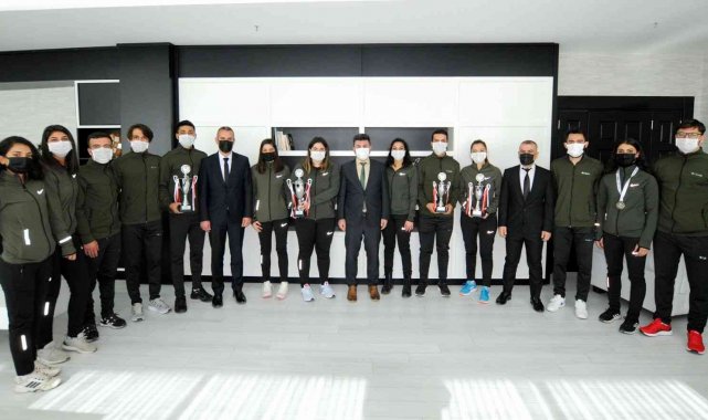 Rektör Karacoşkun, Sporcular ile bir araya geldi