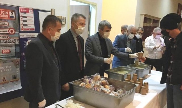 Rektör Uysal'dan öğrencilere çorba ikramı