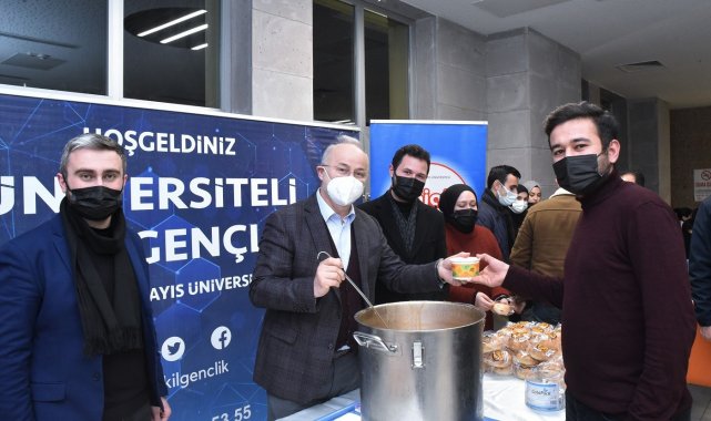 Rektörden öğrencilerin içini ısıtan hareket