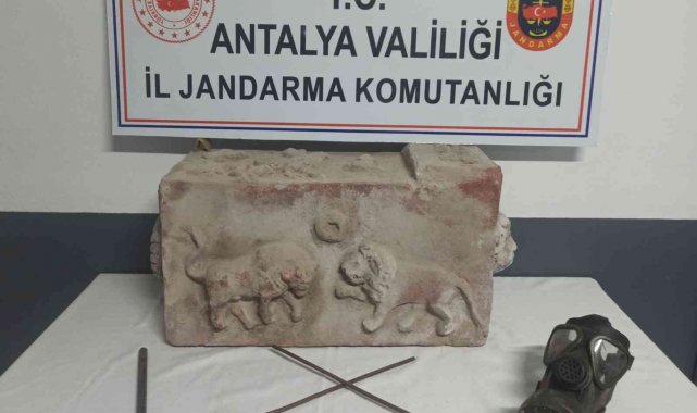 Roma dönemine ait tarihi eserleri piyasaya sürmek isterken yakalandılar